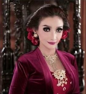 Roro Fitria Artis Indonesia Yang Punya Indra Keenam 62f6a