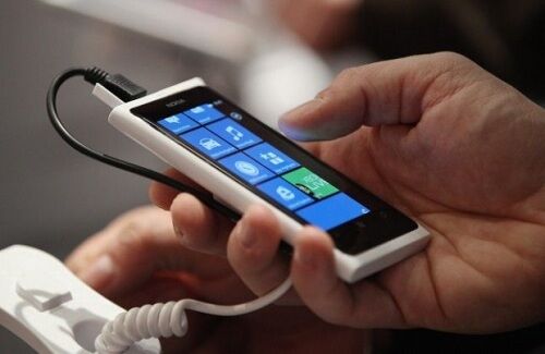 bahaya-ngecas-pake-charger-palsu (1)