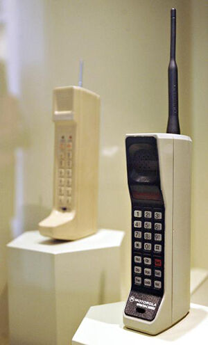 Gadget Paling Berpengaruh Motorola Dynatac 8000x
