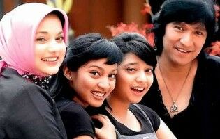 Anak Artis Indonesia Yang Dihujat Karena Ulah Ibu Mereka Anak Marissa Haque 87d6d