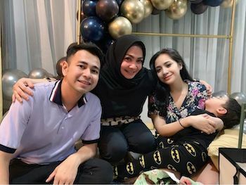 Anak Seleb Artinya 8382d