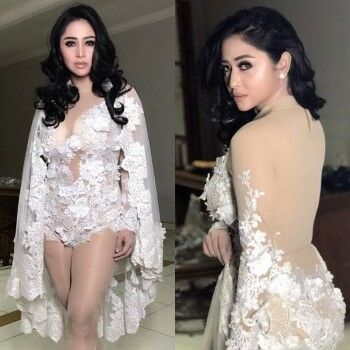 Dewi Perssik Busana Kontroversial Aktor Indonesia 0bcf7