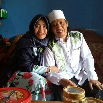 Dede Istri Mastur D2278