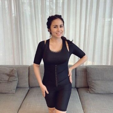 Artis Istri Pengusaha Pamer Wajah Natural Custom E7c1c