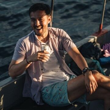 Potret 10 Cowok Ganteng yang Ternyata Adiknya Artis | Jalantikus