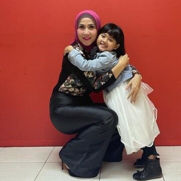 Vania Athabina 1 Feb14