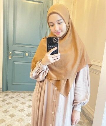 Laudya Chintya Bella B1102