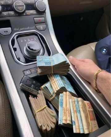 Kelakuan Kocak Orang Kaya F08bb