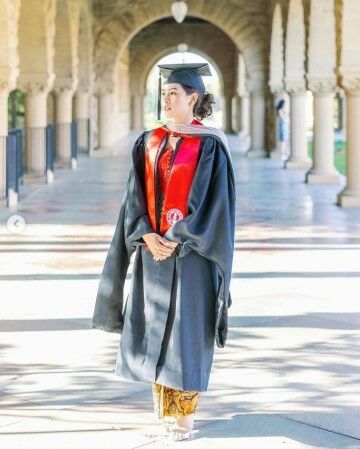Foto Maudy Ayunda Lulus S2 Stanford University 9ac74