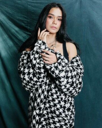 Adinia Wirasti F6135