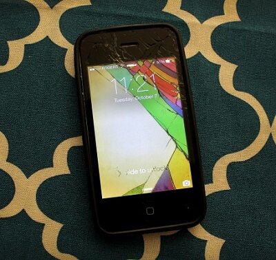 Layar Smartphone Retak 18