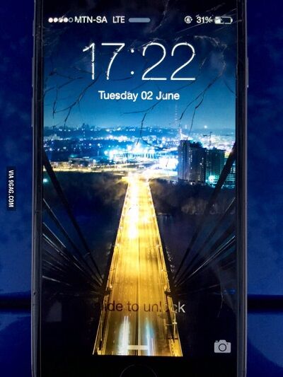 Layar Smartphone Retak 11