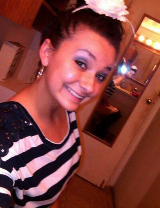 Ada-yang-mau-nemenin-mbaknya-selfie-nggak