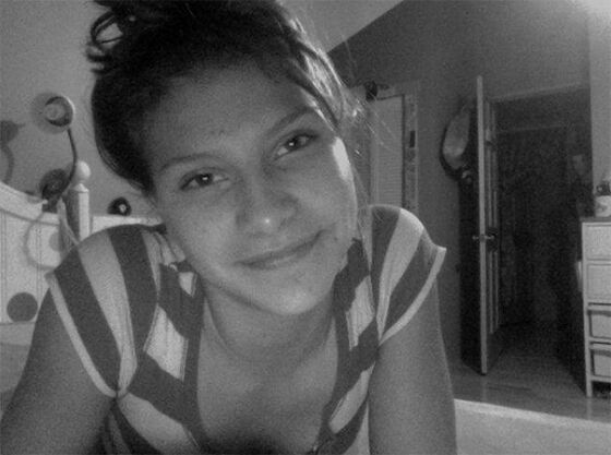 Cantik-kok,-tapi-kayaknya-ada-yang-ngintip-tuh