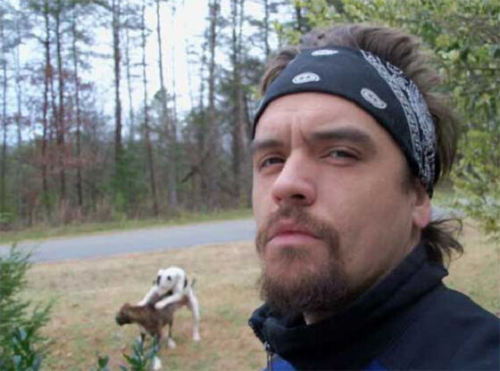 Ganteng-banget-mas-boy,-tapi-ada-yang-lagi-enak-tuh-dibelakang