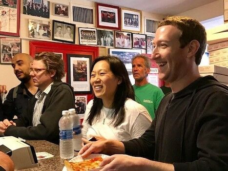 Mark Zuckerberg August Chan Zuckerberg 4c5ae