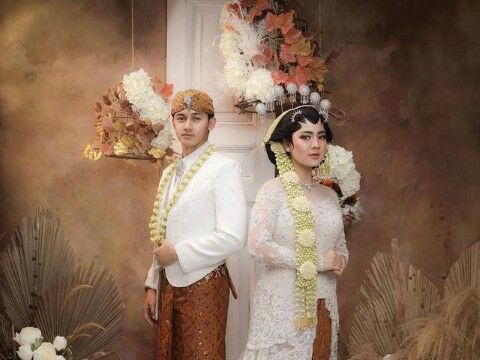 Artis Indonesia Yang Menikah Pakai Busana Adat 510df