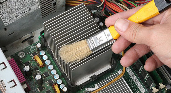 Membersihkan Hardware