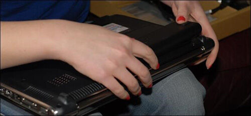 Mencabut Baterai Laptop 2