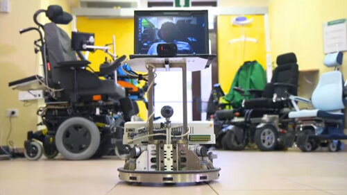 Orang Ini Dapat Mengendalikan Robot Melalui Pikiran 3