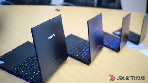 Gigabyte Aero Series Laptop Gaming Tipis 1 Wm