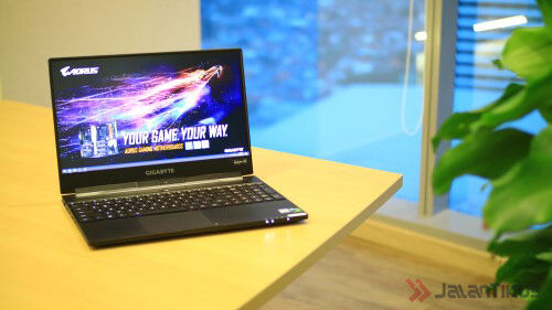 Gigabyte Aero Series Laptop Gaming Tipis 5 Wm