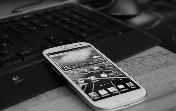 cara-menghemat-baterai-android-dark