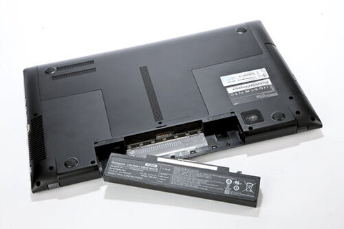 Mencabut Baterai Laptop 1