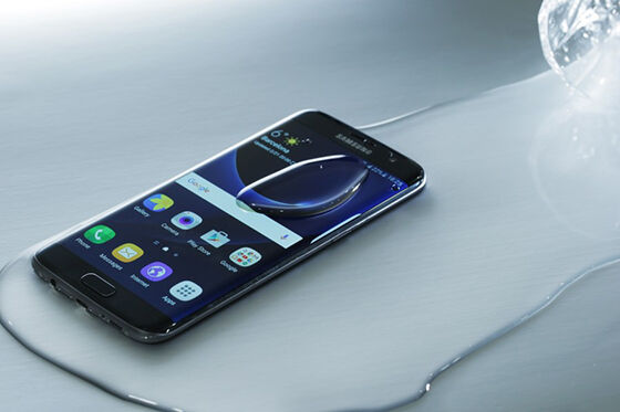Samsung-Galaxy-S7-Edge-dust-and-water-resistant