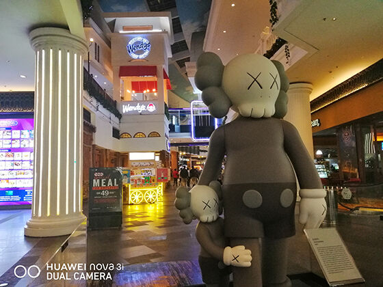 komparasi-huawei-nova-3i-vs-iphone-x-indoor-01