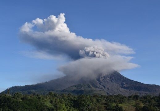 Wisata Paling Berbahaya Gunung Sinabung Indonesia 51bc6
