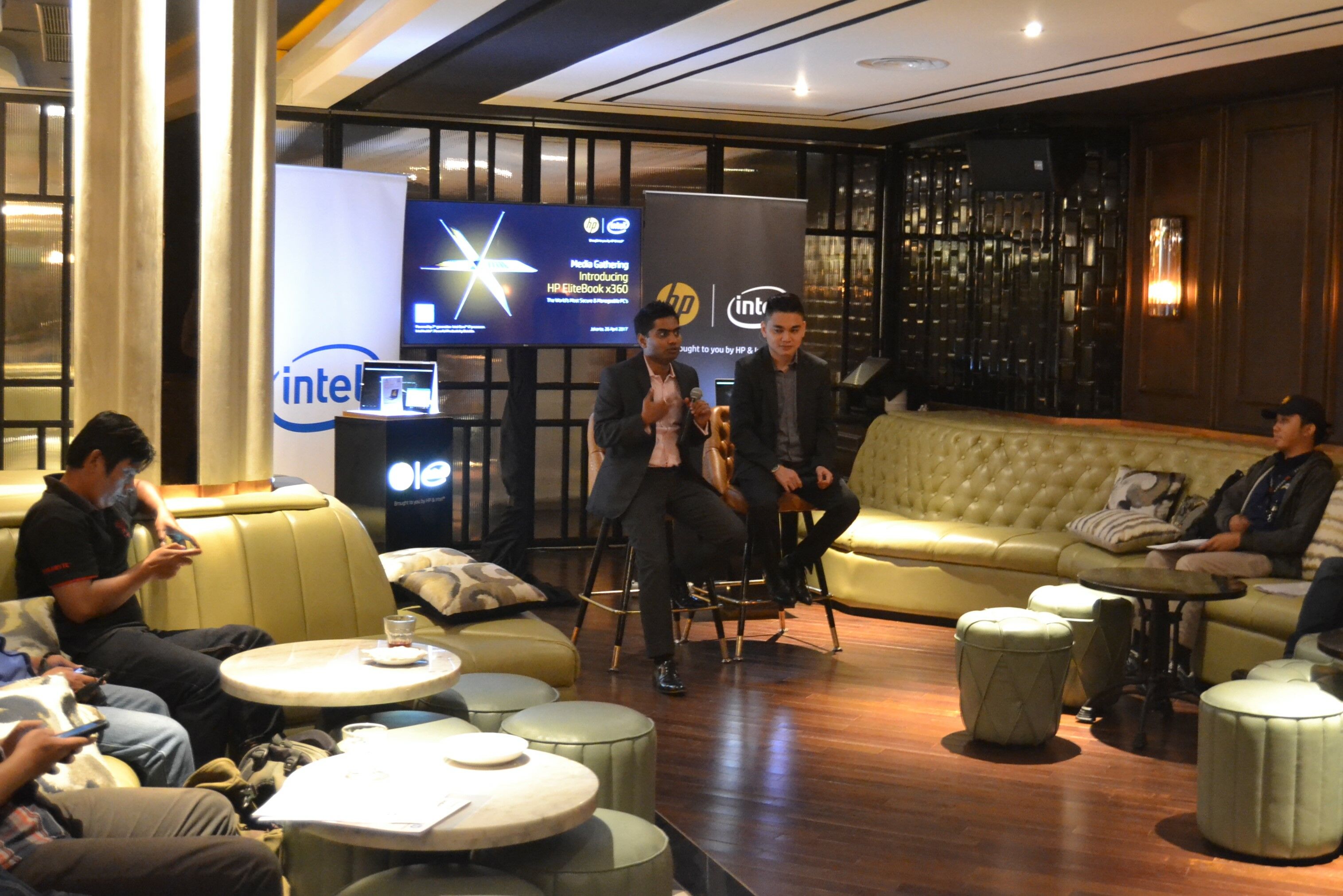 Ricky Handarin, Market Development Manager Business Notebook & Vamsi Reddy, Country Commercial Manager Category HP Indonesia -05