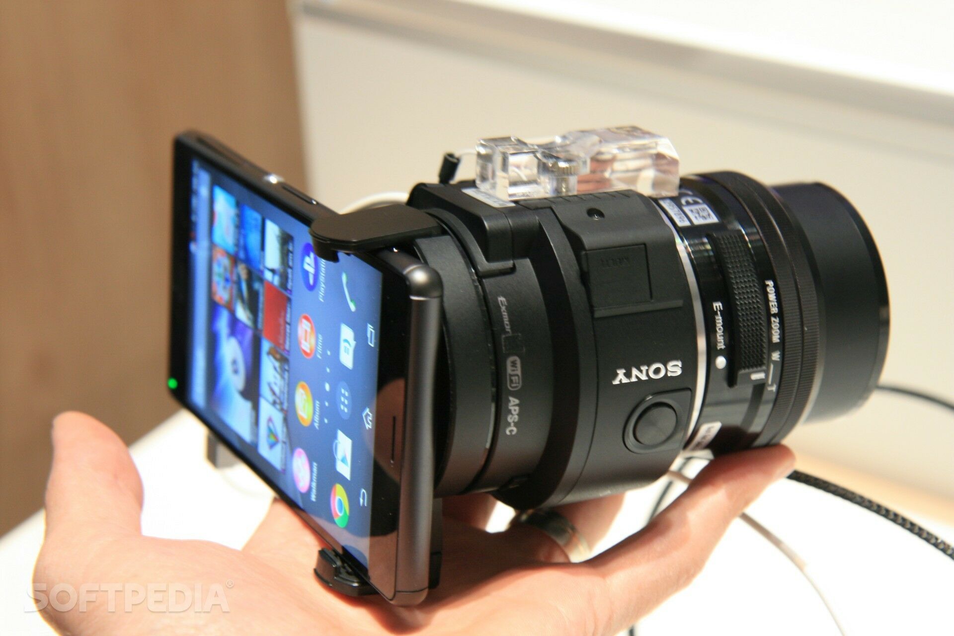 Определяет телефон как камеру. Sony qx1. Sony Ilce-qx1. Sony SMARTSHOT Ilce-qx1. Sony icle-qx1 e-Mount Interchangeable Lens Camera at IFA 2014.