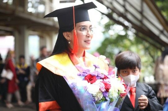 Rieke Diah Pitaloka Wisuda S3 6 30a9c