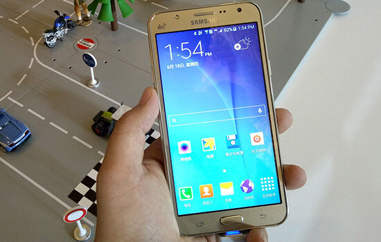 Oppo F1 Vs Samsung Galaxy J7 5