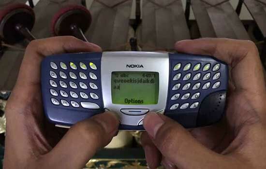 Handphone Dengan Desain Unik 10