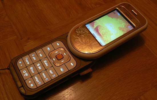 Handphone Dengan Desain Unik 18