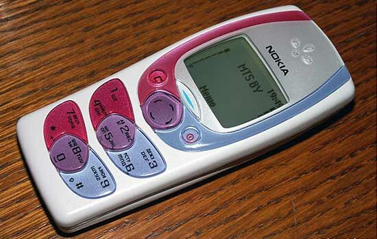 Handphone Dengan Desain Unik 19