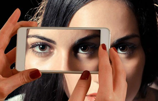 Bahaya Terlalu Lama Menggunakan Smartphone