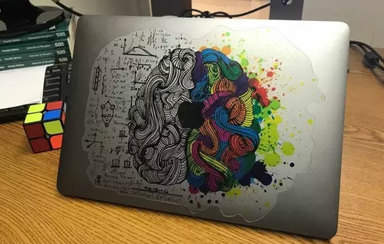 Alasan Youtuber Menutupi Logo Apple 2