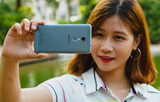 Smartphone Dengan Kamera Depan Terbaik 6