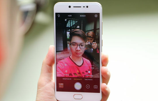 Smartphone Dengan Kamera Depan Terbaik