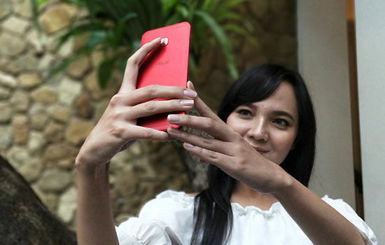 Asus Zenfone 4 Selfie Pro 4