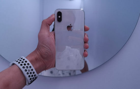 Huawei Mate 20 Pro Vs Iphone Xs 13 D918b