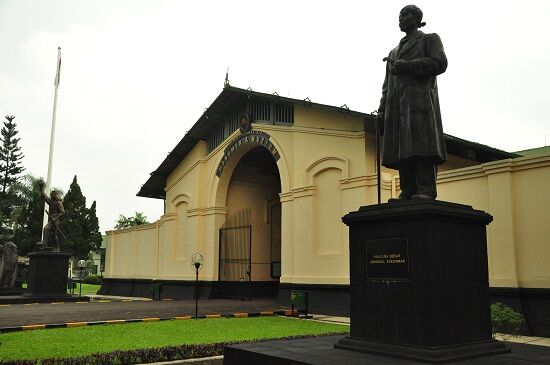 Tempat Wisata Sejarah Di Bogor 6