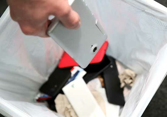 Bahaya Ngecas Smartphone Pake Laptop