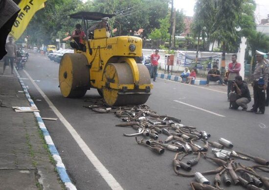 Ancurin Knalpot Brisik