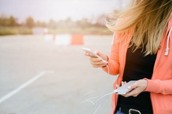 charger-pakai-powerbank-kesalahan-pengguna-smartphone