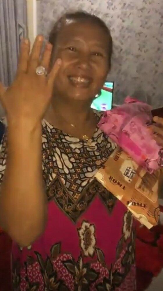 Zaskia Gotik Belikan Ibunda Cincin Berlian Ab4fa