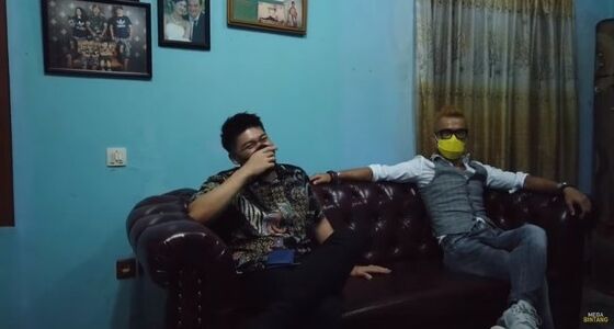 Sofa Cokelat Dan Meja Kayu C45cf
